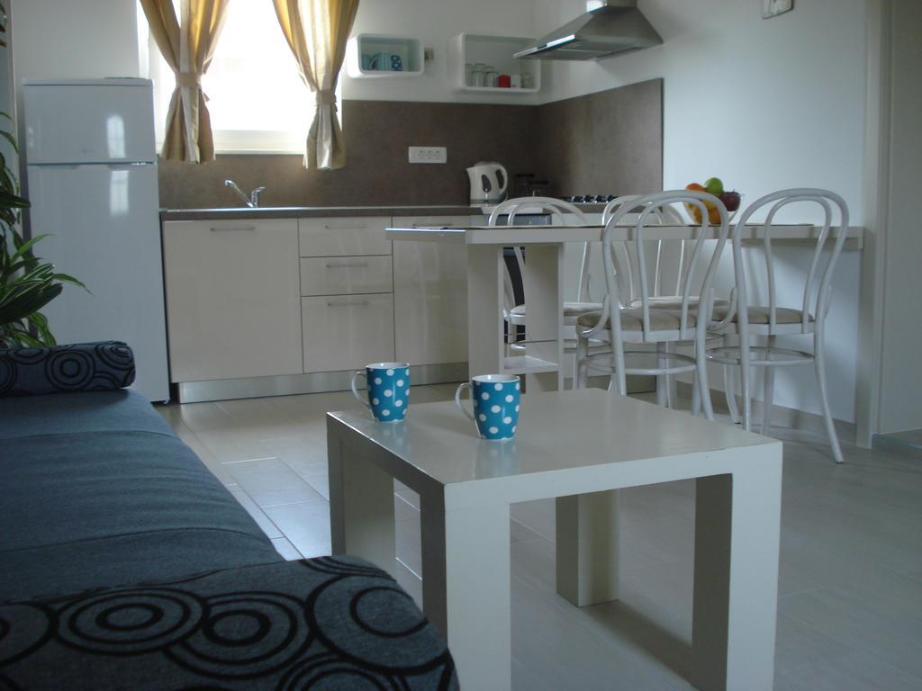 Apartment Maslina Biograd Na Moru Quarto foto